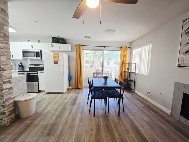 Building Photo - Fully Furnished 2-Bedroom Townhouse Near the Strip, UNLV & Airport