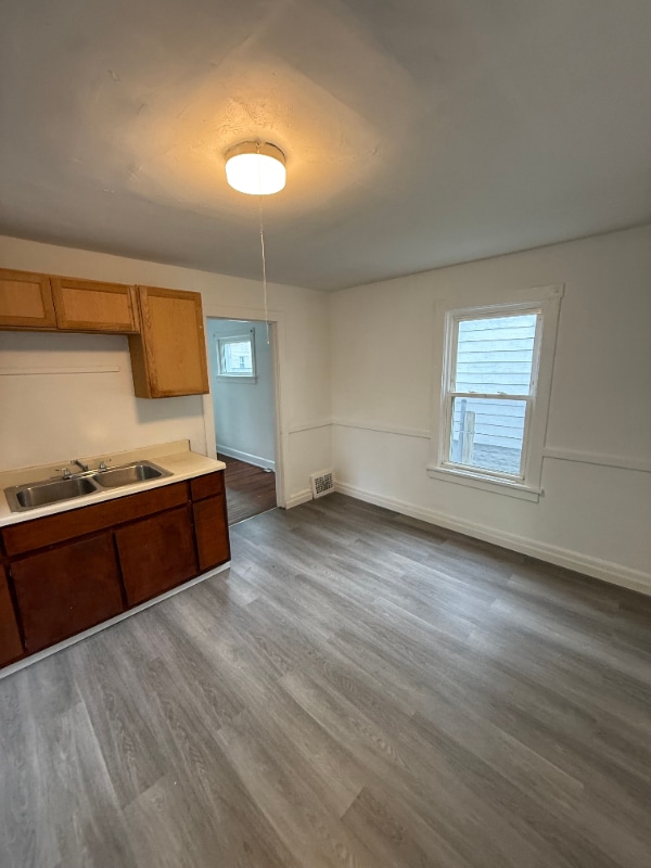 Building Photo - 10214 Avon Ave