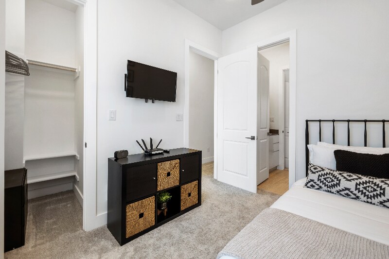 Building Photo - 639 W 16th St