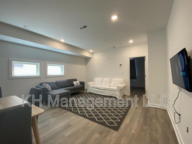 Building Photo - 317 N 41st St