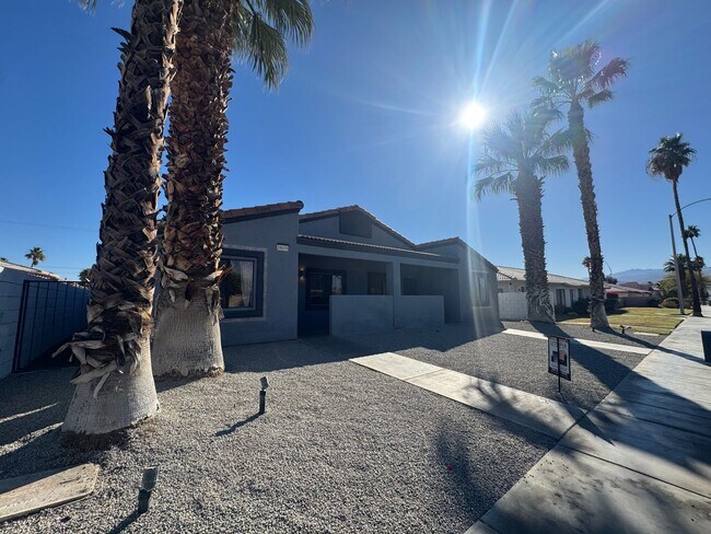 Building Photo - COMING SOON!!! Lovely 3 Bedroom / 2 Bath Apartment in Cathedral City!