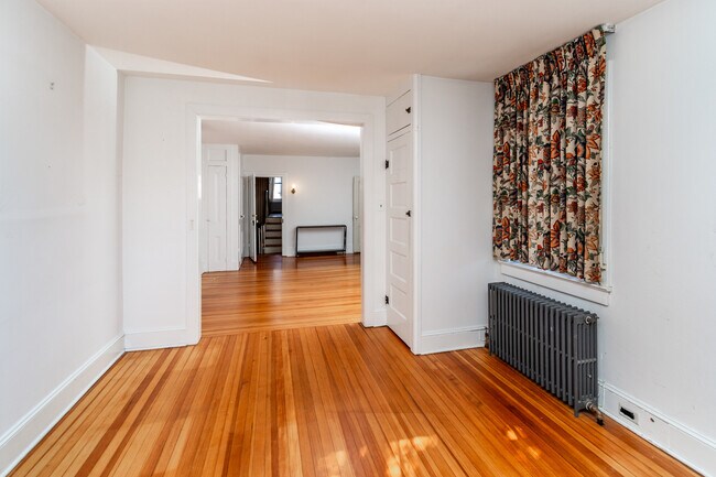 Building Photo - 45 York St