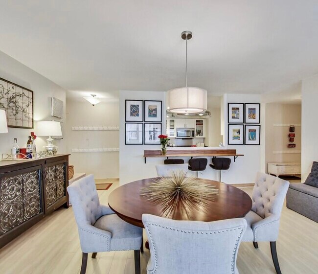 Dining - 1000 N Lake Shore Dr