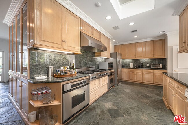 Building Photo - 1201 Loma Vista Dr