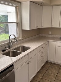 Building Photo - 1601 Montclair Dr