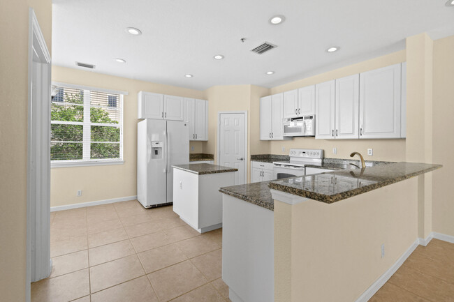 Building Photo - 147 Greenwich Cir