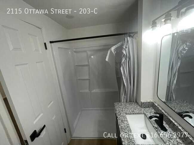 Building Photo - 2115 Ottawa St