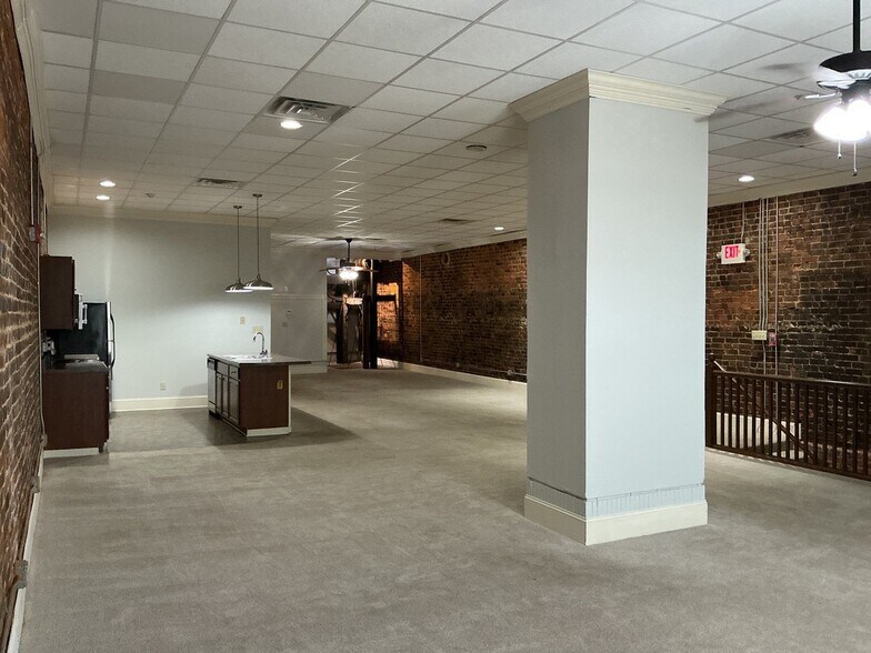 Building Photo - 210 N Liberty St