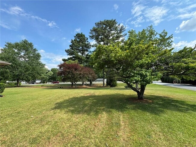 Building Photo - 5005 Lower Roswell Rd