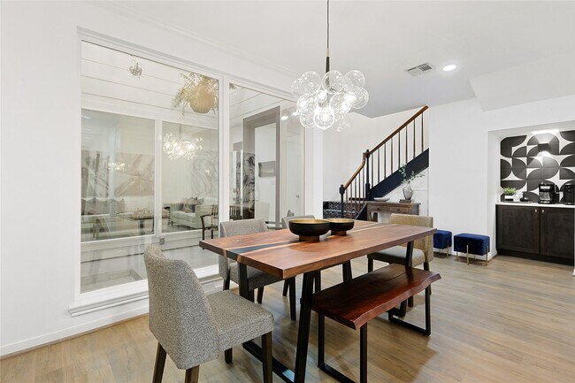 Building Photo - 526 Colquitt St