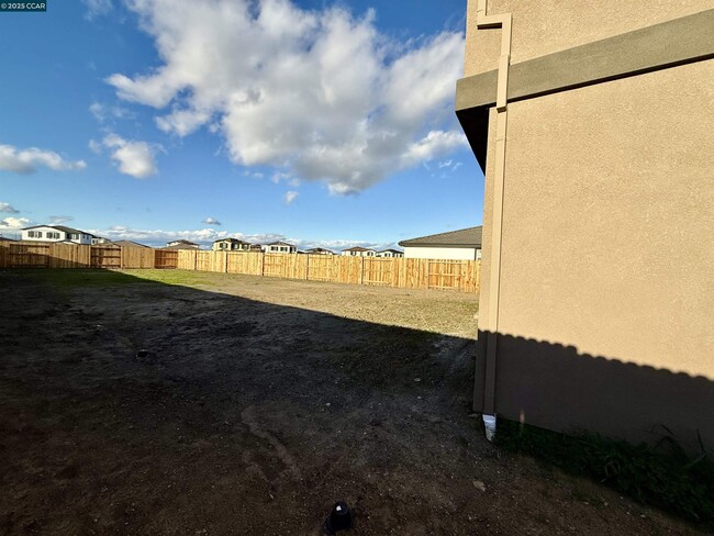 Building Photo - 626 Shefford Dr