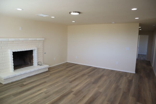 Building Photo - Fully Renovated Home You'll Want To See!