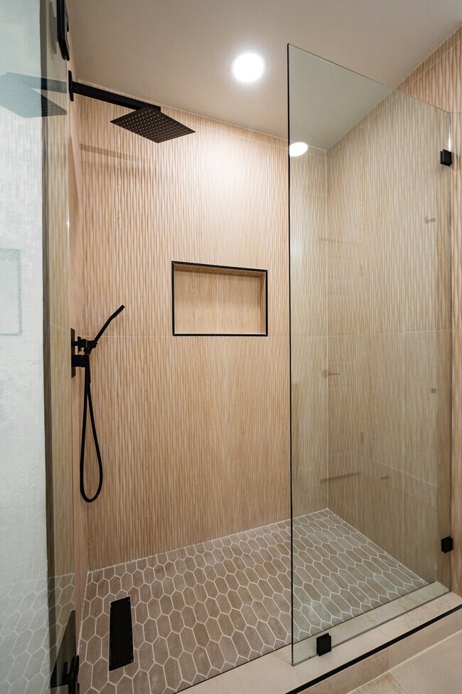 Building Photo - 1011 Bodgers Dr