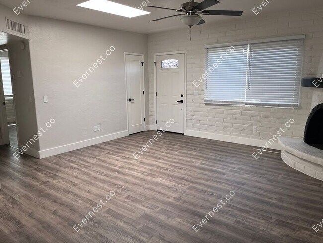 Building Photo - 4075 E Lee St