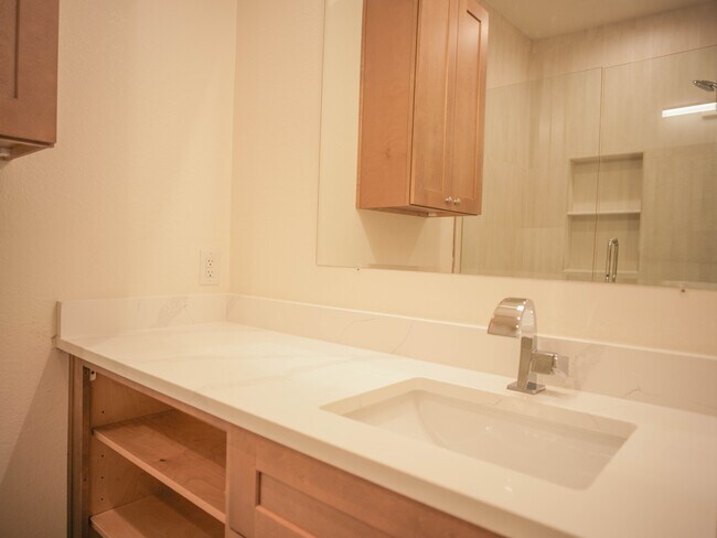 Building Photo - 803 Oakland Ave