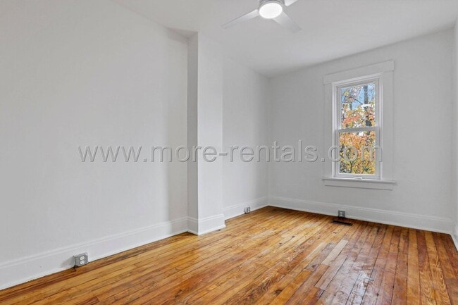 Building Photo - Stunning and move-in ready 3 bdr house