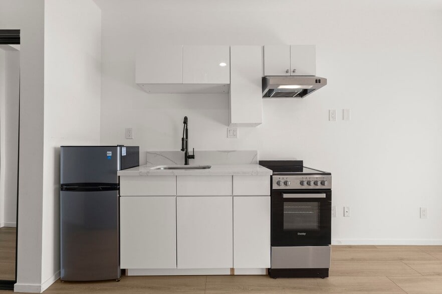 Interior Photo - Aqua Courtyard Suites