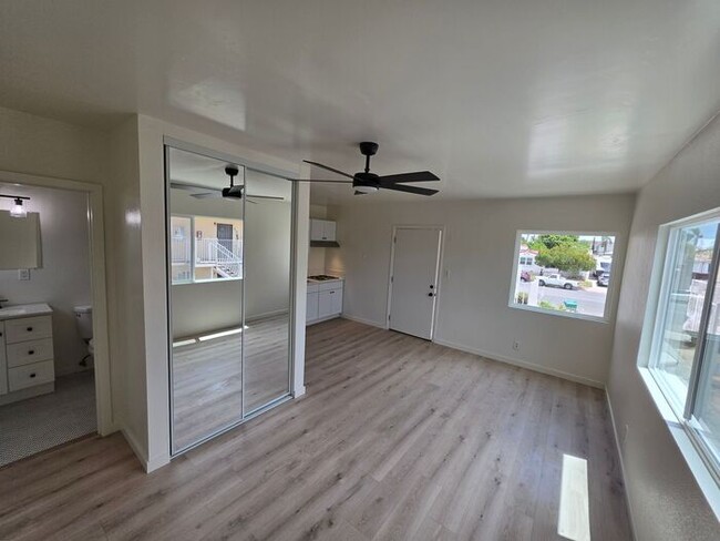Building Photo - MOVE-IN Special 1 Month FREE Rent! Summer Special!!