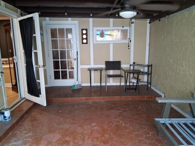 Building Photo - 12213 Saddle Strap Row