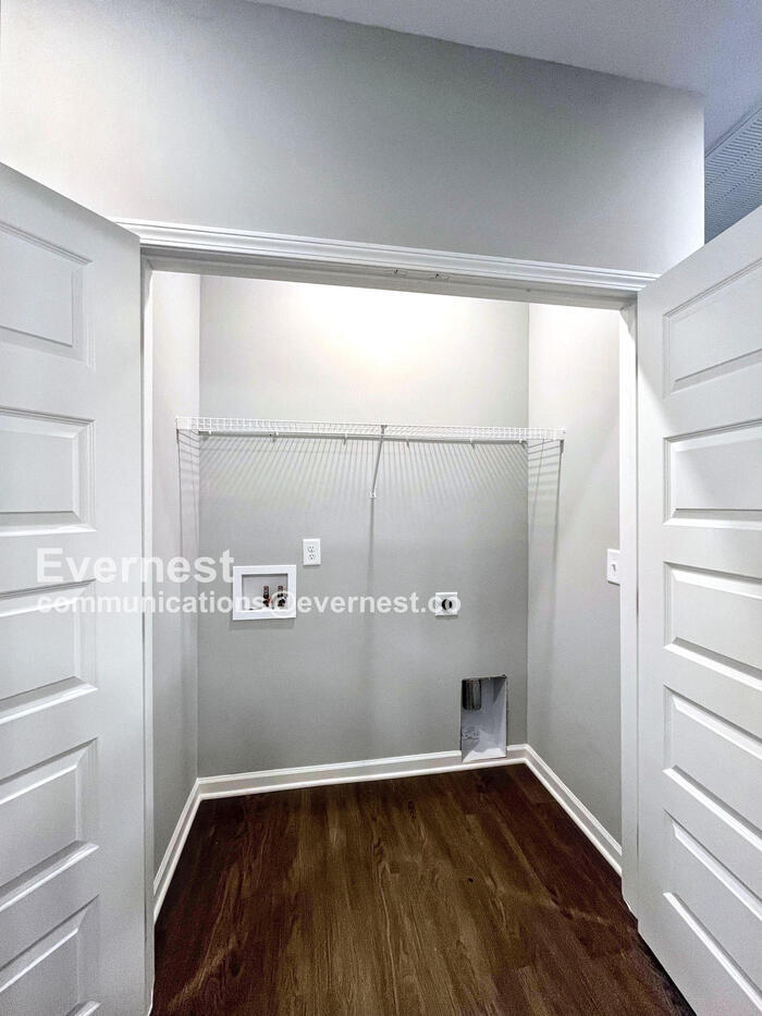 Building Photo - 1305 Ventura Ln