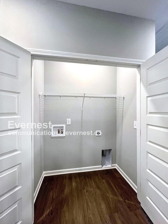 Building Photo - 1305 Ventura Ln
