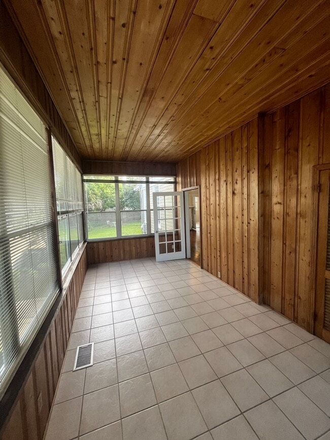 Building Photo - 1808 Bayard Pl