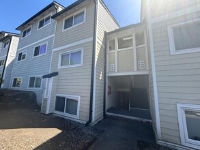 Building Photo - 15210 Macadam Rd S