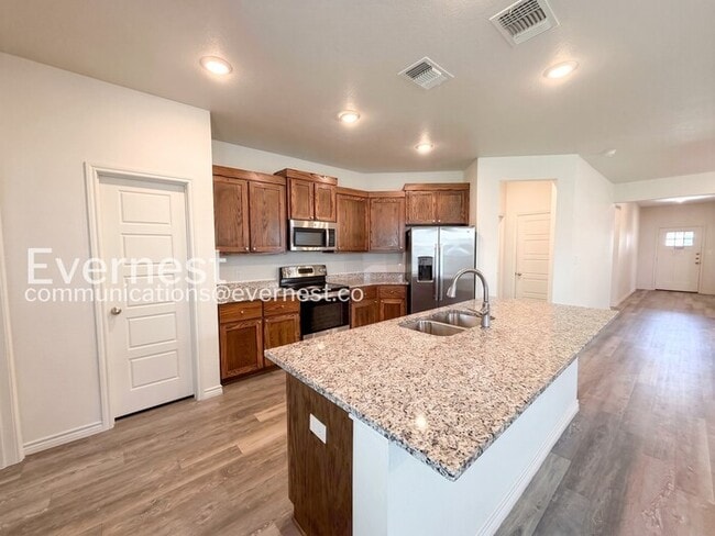 Building Photo - 3-Bed/2-Bath Home/Pet Friendly/Available Soon!