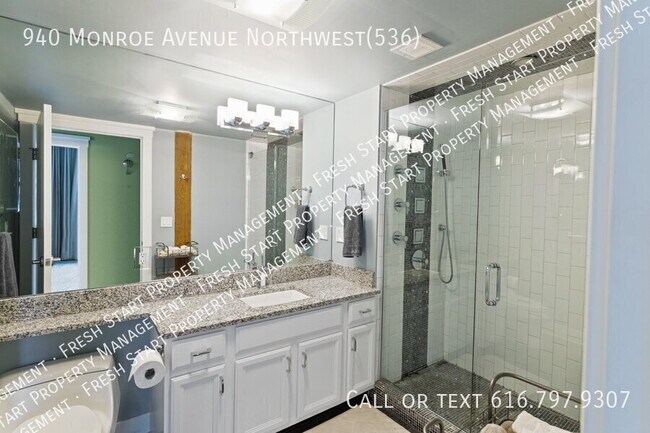 Building Photo - 940 Monroe Ave NW