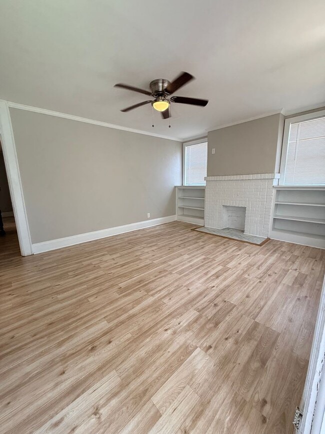 Building Photo - For Rent- 3 Bedrooms, 1 bath