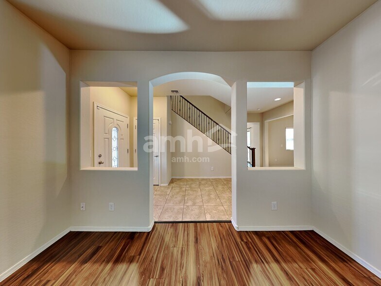 Building Photo - 15031 N 142nd Ln