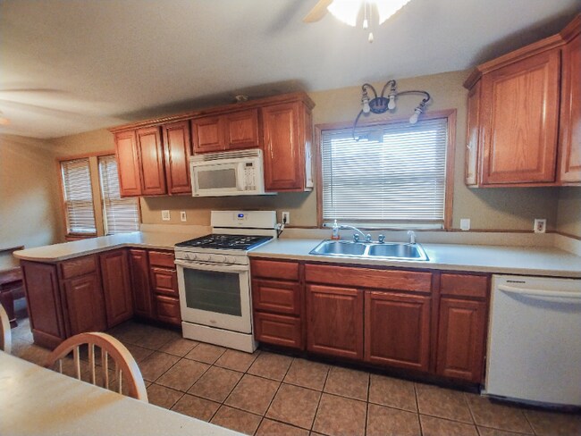 Building Photo - 2529 Reed St