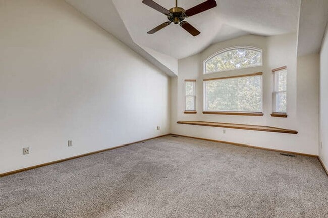Building Photo - 9151 Kenwood Ct