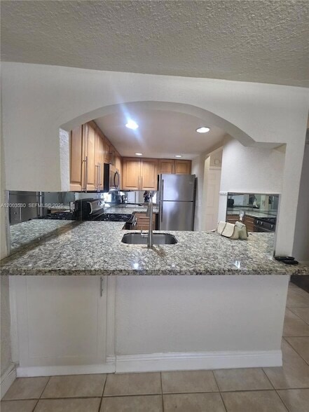 Building Photo - 6709 N Kendall Dr