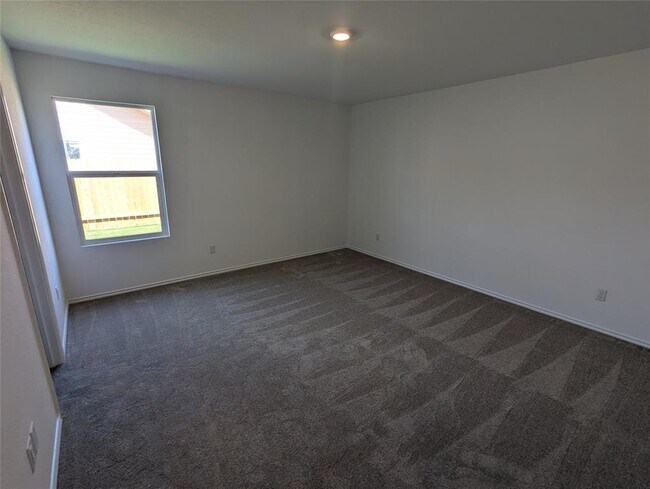 Building Photo - 583 Commander Abbott Dr