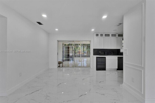 Building Photo - 860 NW 207th St