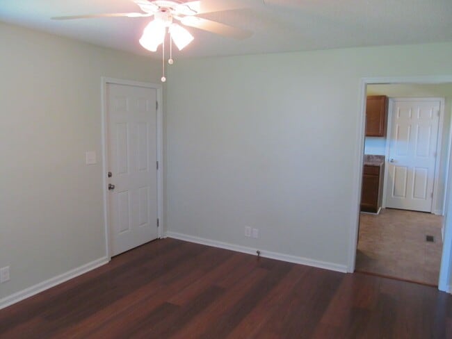 Building Photo - Pinnacle area