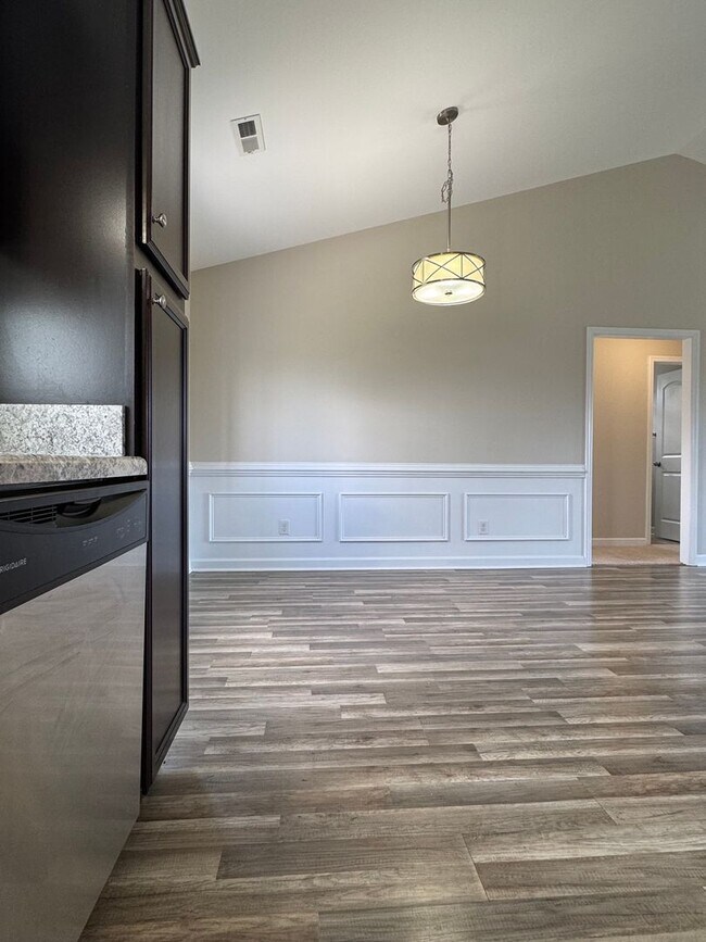 Building Photo - Sensational in Sagewood!