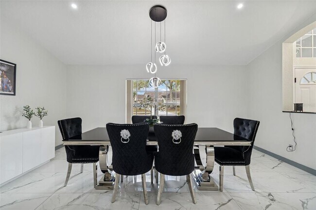 Building Photo - 1062 Greenturf Rd