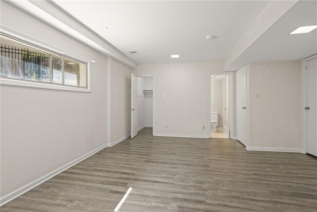 Building Photo - 705 Edgewater Trail