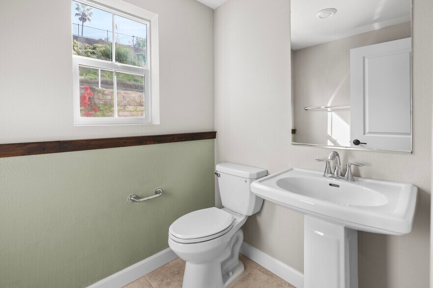 Building Photo - 1073 Delpy View Pt