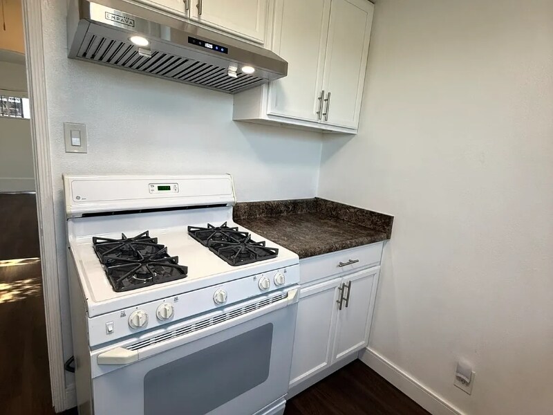 Building Photo - 439 S Evergreen Ave