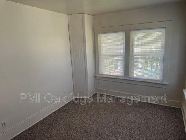 Building Photo - 524 Martin St