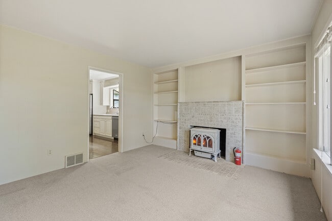Building Photo - 12926 Holmes Point Dr NE