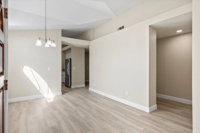 Building Photo - Updated Contemporary 3 Bed / 2 Bath Home w...