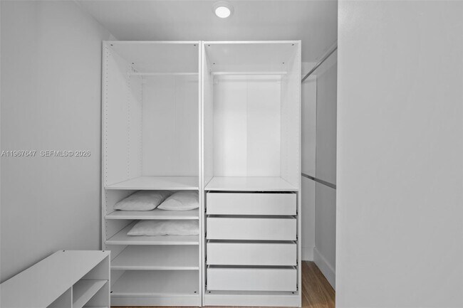 Building Photo - 1025 92nd St