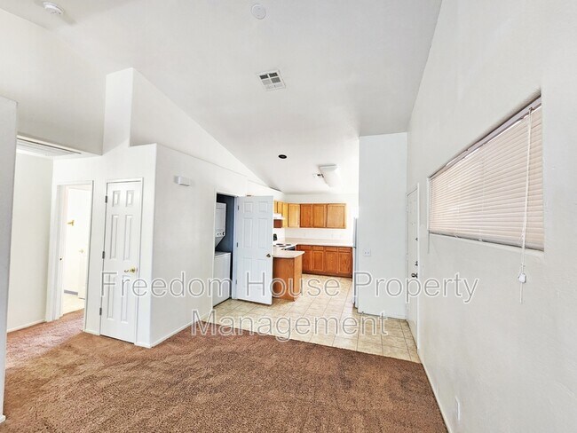 Building Photo - 2321 E Calvada Blvd
