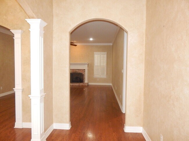 Building Photo - Coming Soon to South Tyler! Stunning 4 Bedroom, 2.5 Bath Home