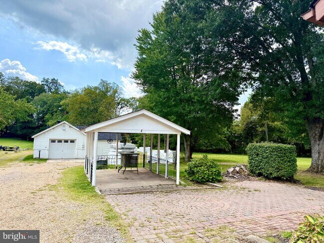 Building Photo - 5865 Websters Way