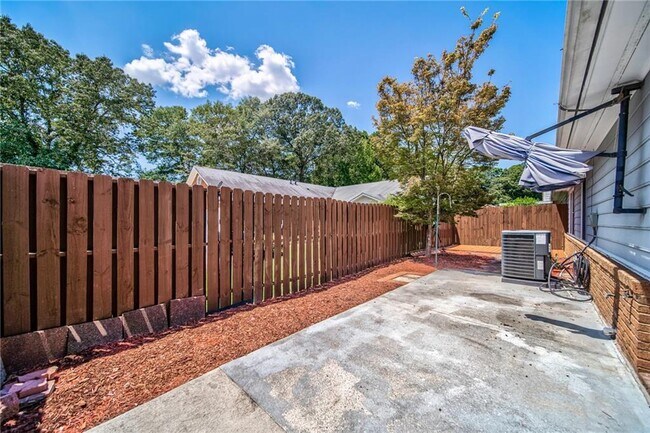 Building Photo - 215 Arbor Wy